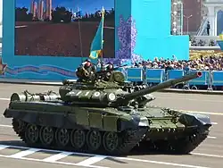 A تي-72 in the Victory Day parade, آستانا, Kazakhstan (عيد النصر على النازية 2015)