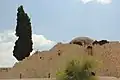 مسجد الغابسية من الخارج، تظهر القبّة وأسوار المسجد.