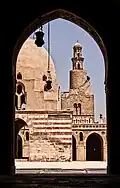 القبة والمئذنة