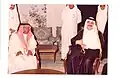 الأديب طاهر زمخشري مع الأمير فيصل بن فهد بن عبد العزيز آل سعود قبل الدخول لقاعة حفل جائزة الدولة التقديرية للأدب 1405هـ-1985م