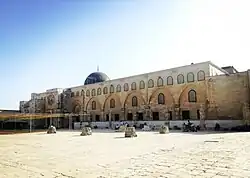 الساحة الخلفية للمصلى القبلي