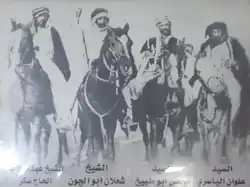 صورة قديمة يظهر فيها قادة ثورة العشرين