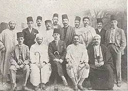 الجالسون -من اليمين إلى اليسار- (الرابع)