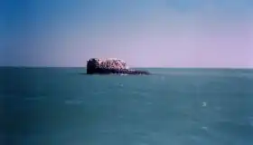 صورة لقاعدة برج أبو الليف عند المد.