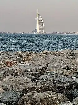 برج العرب كما يظهر في الأفق
