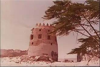منظر لبرج قلعة دارين كما يبدو من الجنوب.
