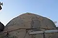 قبّة حمام أبي لوزة، وتظهر عليها الصدوع والتشققات.