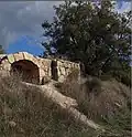 بقايا آثار القرية.