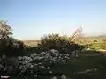 بقايا آثار القرية.