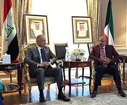 صورة لرئيس وزراء العراق مصطفى الكاظمي ورئيس وزراء الكويت الشيخ أحمد نواف الأحمد الصباح، على هامش مشاركتهما في أعمال الجمعية العامة للأمم المتحدة في نيويورك سنة 2022.