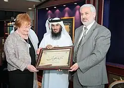 إهداء إلى رئيسة فنلندا تارغا هولنن