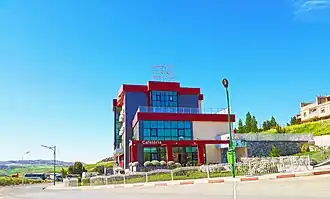 فندق العزيز بالمدخل الجنوبي للمدينة.