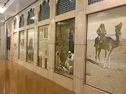 لوحات داخل محطة الغبيبة في مترو دبي