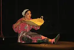 مشهد من مسرحية فرقة العرائش