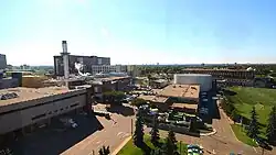 صوره خارجية لمعمل إنتاج الطاقة الكهربائية في الجامعة