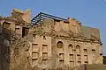 واجهة إحدى المنازل المتبقية من قلعة القطيف.