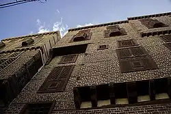الشبابيك الخارجية للمنزل