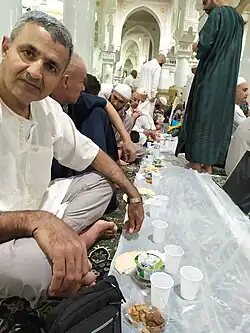 موائد الإفطار في رمضان في الحرم المكي