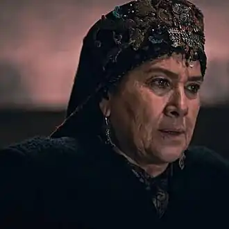 هوليا دارجان بدور الأم هايماه