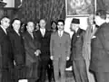وفد حكومي رفيع في زيارة لعمان عام 1956. من اليمين: غير معروف - نائب رئيس المجلس النيابي السوري محمد بك العايش - الوطني الكبير إحسان الجابري - الملك حسين - وزير الخارجية فيضي الأتاسي - النائب فرزت المملوك - نائب حمص الدكتور عدنان الأتاسي - نائب دمشق صلاح البيطار
