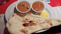 النان مع طبق حساء الكاري.