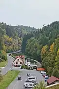 اسْتِرَاحَة ومَطعَم عَلَى الطَّرِيق في وادِي ڤايرسبَاخ.
