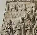 العقرب مثبت على الجدران.