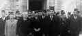 الرئيس اللبناني الشيخ بشارة الخوري في زيارة إلى دمشق عام 1946. من اليمين: نائب رئيس مجلس النواب السوري محمد بك العايش - وزير العدل السوري سعيد الغزي - فخامة الرئيس شكري القوتلي - فخامة الرئيس بشارة الخوري - وزير الخارجية السوري جميل مردم بك - وزير المعارف السوري الدكتور محسن البرازي. يقف خلف الرئيس السوري وزير الدفاع اللبناني الأمير مجيد أرسلان إلى جانب نظيره السوري أحمد الشرباتي.