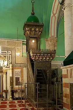 منبر الجامع الإبراهيمي في الخليل ، بتكليف من الوزير الفاطمي بدر الجمالي عام 1091 لضريح الحسين في عسقلان
