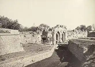 أضرار قذائف الهاون على بوابة كشمير في دلهي 1858.