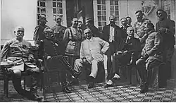 في العام 1917 في اجتماع عسكري