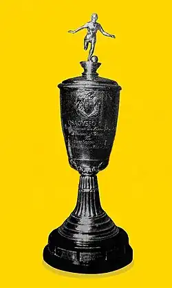 كأس البطولة الأول (من 1964 إلى 1977) والذي حصل عليه الإسماعيلي
