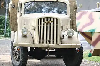 Four-Wheel Drive Blitz A 3.6 with blackout light