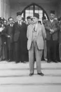 الرئيس شكري القوتلي في زيارة رسمية إلى مدينة حمص - 16 آيار 1947. برفقة زعيم حمص الرئيس الأسبق هاشم الأتاسي ونائب رئيس مجلس النواب محمد بك العايش.