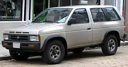1990-1995 نيسان باثفايندر 4 أبواب