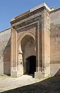 بوابة الدخول للقسم المغطى أو الداخلي