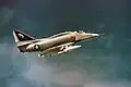 إيه-4 F تابعة للبحرية الأمريكية عام 1975.