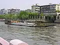 قارب في القناة
