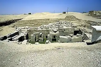 الأوزيريون في الجزء الخلفي من معبد سيتي الأول في أبيدوس