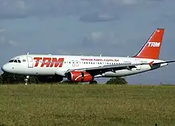 Airbus A320-230 компании TAM