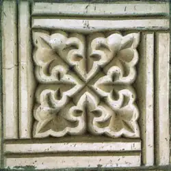 بلاط العمود