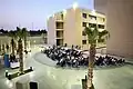 صورة للكلية والطلاب
