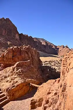 أطلال في وادي العلا