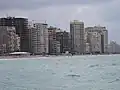 شيّدت العمارات بامتداد معظم الكورنيش
