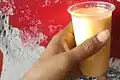 حليب اللوز في محل عصير