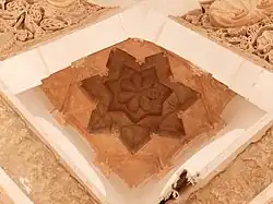 إحدى قباب المقرنصات الصغيرة في الزوايا الأربع