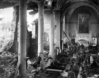 جنود أمريكيون مصابون يعالجون في كنيسة نوفيلي بفرنسا، 20 سبتمبر 1918
