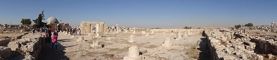 لقطة بانورامية لأعمدة المسجد