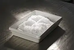 بيررنات( رباعي أكسيد الرينيوم) الأمونيوم (NH 4 ReO 4 )