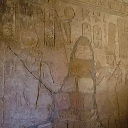 تهارقا امام امون في معبد جبل البركل في السودان في العام 300 ق.م